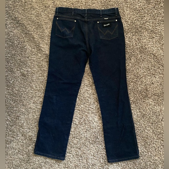 Wrangler Men’s Dark Denim Jeans: Size 38, Inseam 32 - Picture 2 of 4